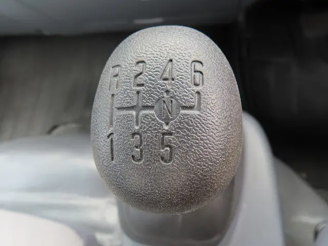 いすゞ エルフ TRG-NPR85AN(2WD)の写真17