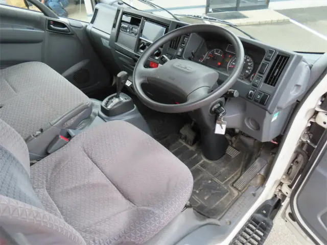 いすゞ エルフ TRG-NLR85AN(2WD)の写真9