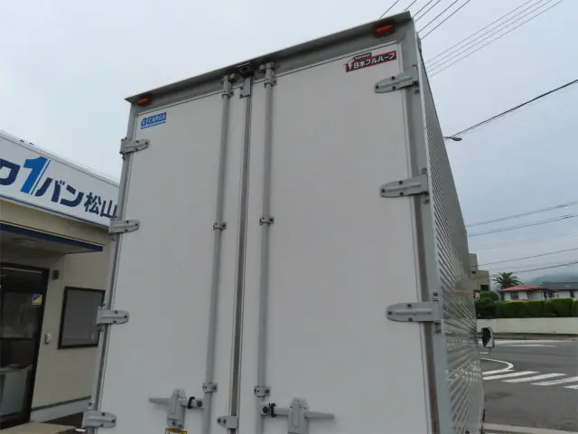 いすゞ エルフ TRG-NLR85AN(2WD)の写真32