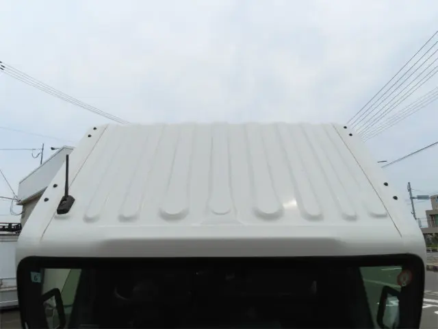 いすゞ エルフ 2TG-NLR88AM(2WD)の写真6