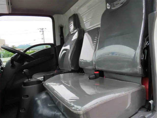 いすゞ エルフ 2TG-NLR88AM(2WD)の写真8