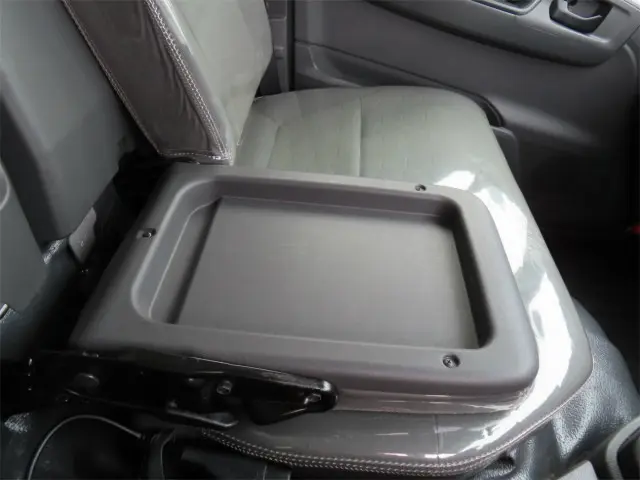 いすゞ エルフ 2TG-NLR88AM(2WD)の写真9