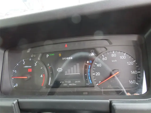 いすゞ エルフ 2TG-NLR88AM(2WD)の写真10