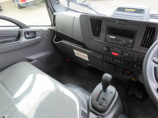 いすゞ エルフ 2TG-NLR88AM(2WD)の写真12