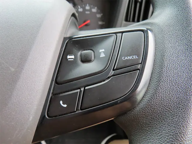 いすゞ エルフ 2TG-NLR88AM(2WD)の写真15
