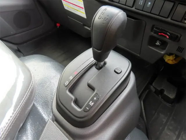 いすゞ エルフ 2TG-NLR88AM(2WD)の写真18