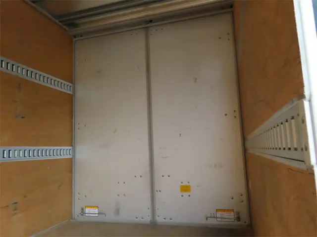 いすゞ エルフ 2TG-NLR88AM(2WD)の写真31