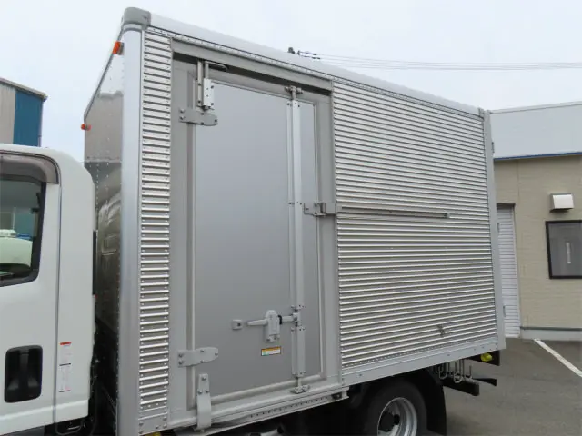 いすゞ エルフ 2TG-NLR88AM(2WD)の写真32