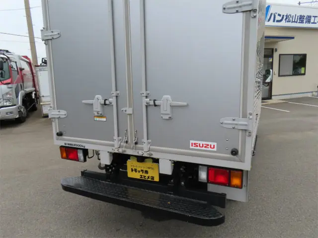 いすゞ エルフ 2TG-NLR88AM(2WD)の写真37
