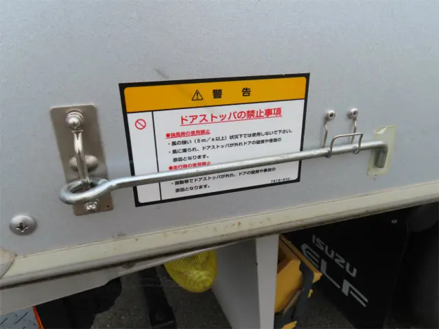 いすゞ エルフ 2TG-NLR88AM(2WD)の写真38
