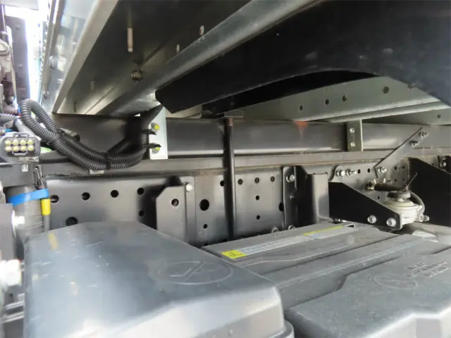 いすゞ エルフ 2TG-NLR88AM(2WD)の写真44