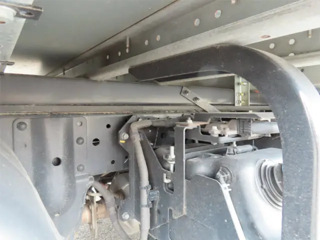 いすゞ エルフ 2TG-NLR88AM(2WD)の写真46