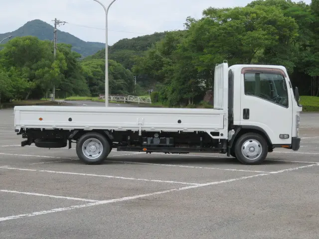 いすゞ エルフ TPG-NNR85AR(2WD)の写真5