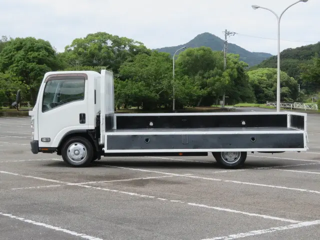 いすゞ エルフ TPG-NNR85AR(2WD)の写真10