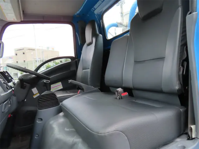 いすゞ エルフ 2RG-NMR88N(2WD)の写真9