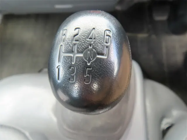 いすゞ エルフ 2RG-NMR88N(2WD)の写真17