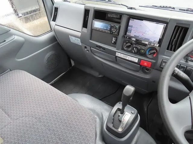 いすゞ エルフ TRG-NJR85A(2WD)の写真17