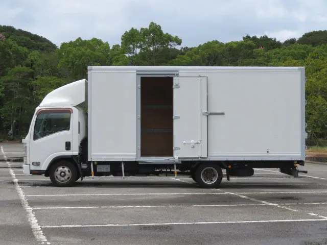 いすゞ エルフ TRG-NPR85AN(2WD)の写真9