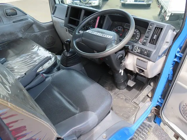 いすゞ エルフ SKG-NKR85AN(2WD)の写真3