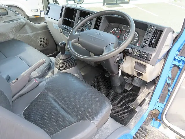 いすゞ エルフ SKG-NKR85AN(2WD)の写真9