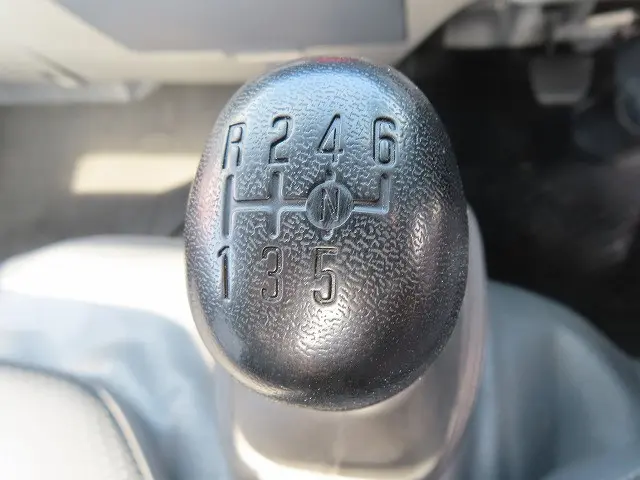 いすゞ エルフ SKG-NKR85AN(2WD)の写真18
