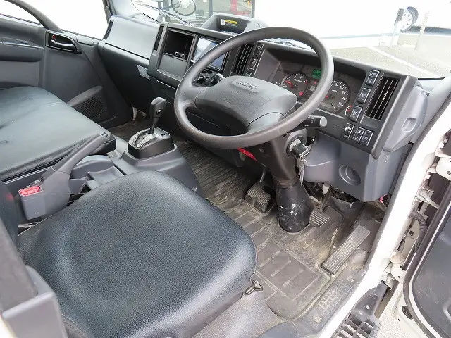 いすゞ エルフ 2RG-NPR88AN(2WD)の写真8