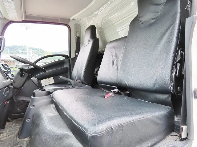 いすゞ エルフ 2RG-NPR88AN(2WD)の写真9