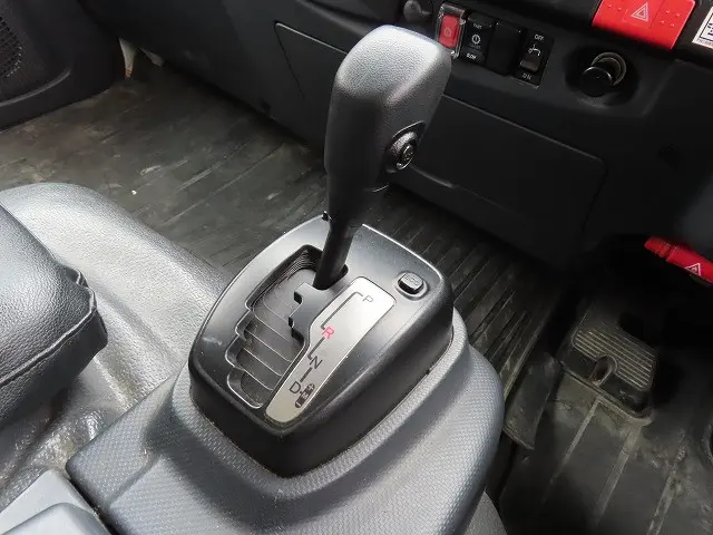 いすゞ エルフ 2RG-NPR88AN(2WD)の写真17