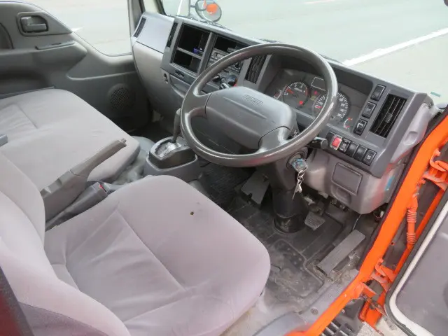 いすゞ エルフ TKG-NHR85AN(2WD)の写真3
