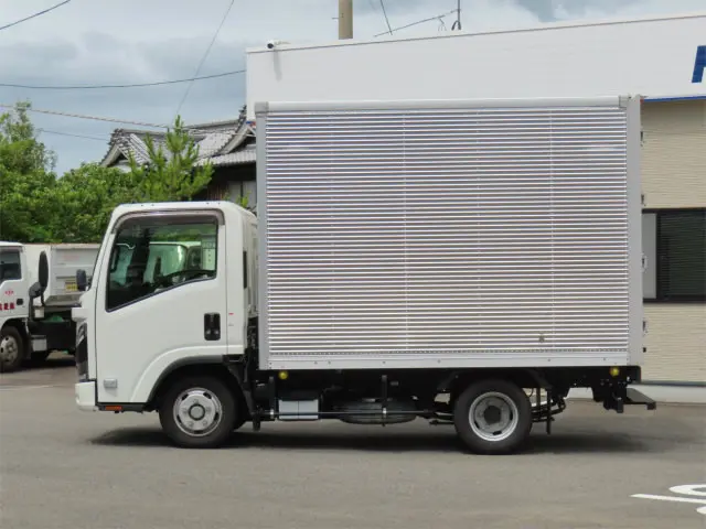 いすゞ エルフ 2TG-NLR88AM(2WD)の写真3