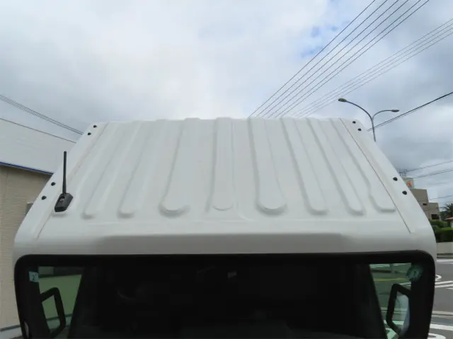いすゞ エルフ 2TG-NLR88AM(2WD)の写真6