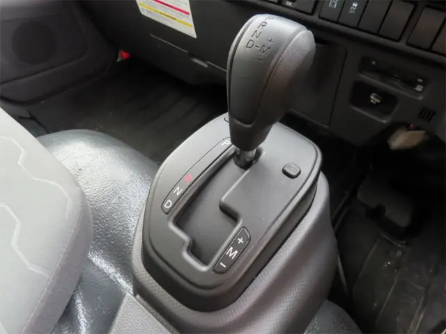 いすゞ エルフ 2TG-NLR88AM(2WD)の写真20