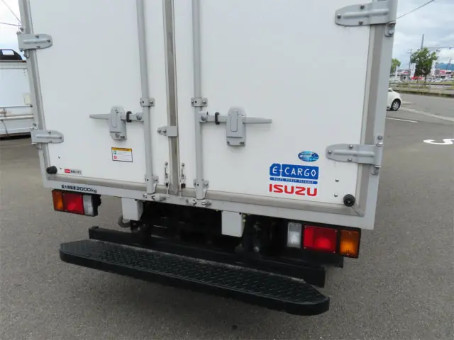 いすゞ エルフ 2TG-NLR88AM(2WD)の写真33