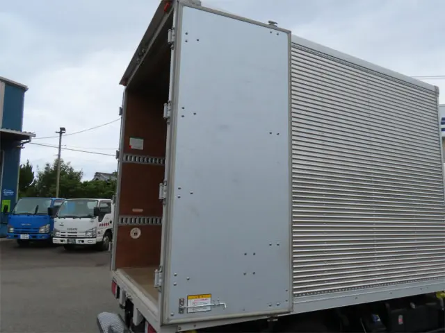 いすゞ エルフ 2TG-NLR88AM(2WD)の写真35