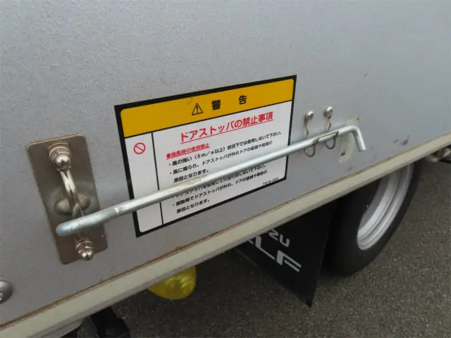 いすゞ エルフ 2TG-NLR88AM(2WD)の写真36