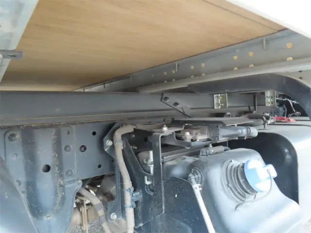 いすゞ エルフ 2TG-NLR88AM(2WD)の写真46