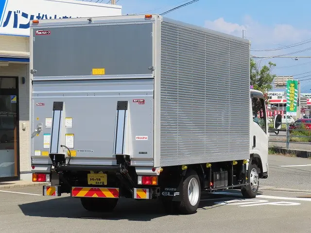いすゞ エルフ 2TG-NPR88AM(2WD)の写真2