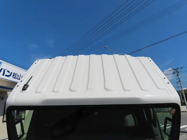 いすゞ エルフ 2TG-NPR88AM(2WD)の写真6