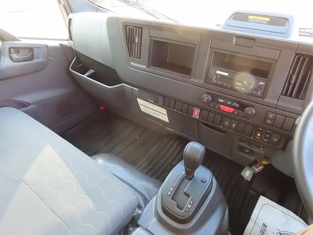 いすゞ エルフ 2TG-NPR88AM(2WD)の写真11
