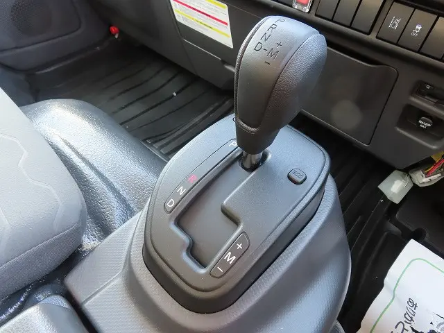 いすゞ エルフ 2TG-NPR88AM(2WD)の写真15