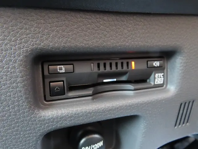 いすゞ エルフ 2TG-NPR88AM(2WD)の写真19