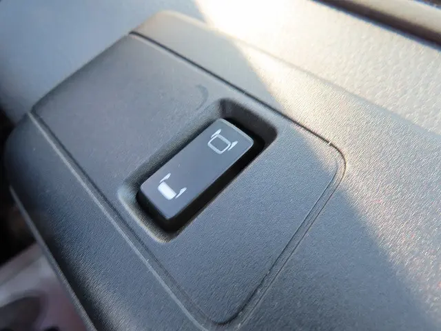 いすゞ エルフ 2TG-NPR88AM(2WD)の写真21