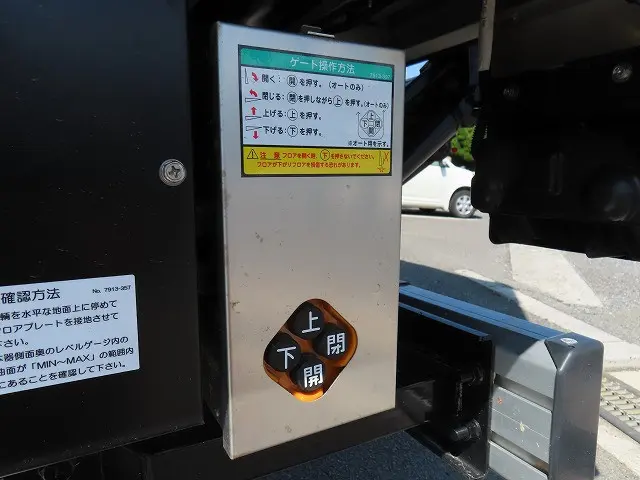 いすゞ エルフ 2TG-NPR88AM(2WD)の写真38