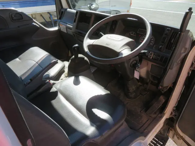 いすゞ エルフ TPG-NKR85AD(2WD)の写真3
