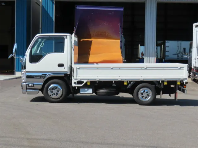 いすゞ エルフ 2RG-NJR88A(2WD)の写真3