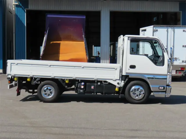 いすゞ エルフ 2RG-NJR88A(2WD)の写真4