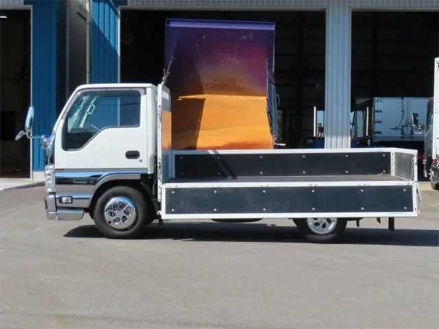 いすゞ エルフ 2RG-NJR88A(2WD)の写真9