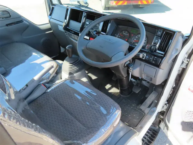 いすゞ エルフ 2RG-NJR88A(2WD)の写真10