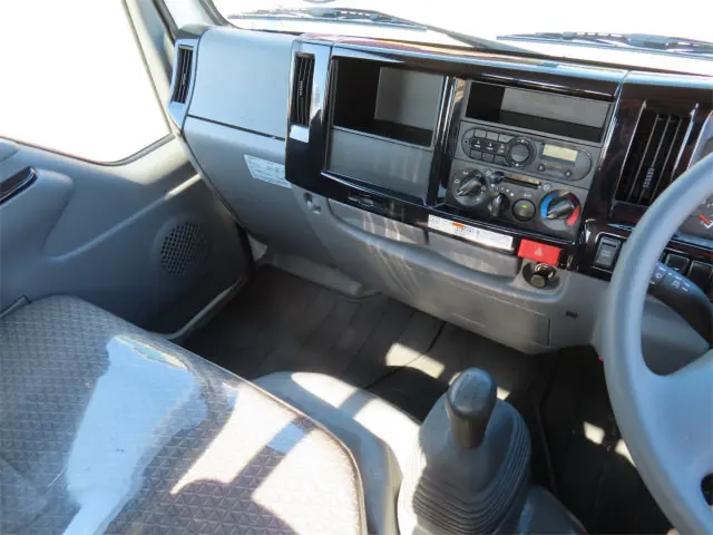いすゞ エルフ 2RG-NJR88A(2WD)の写真15