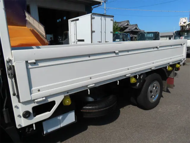 いすゞ エルフ 2RG-NJR88A(2WD)の写真28